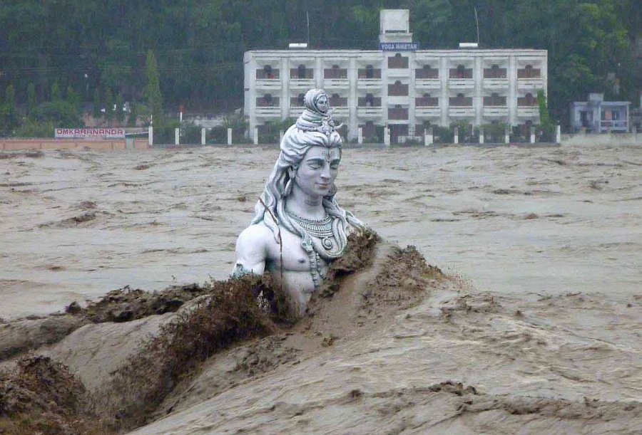 Στους 324 οι νεκροί από τις καταστροφικές πλημμύρες στην Ινδία