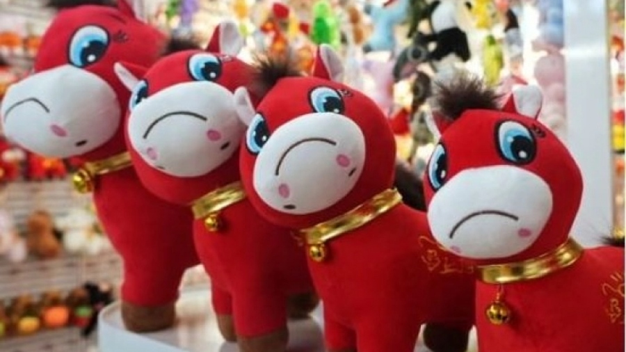 Το ελαττωματικό λούτρινο αλογάκι που τελικά έγινε viral και τα σπάει!