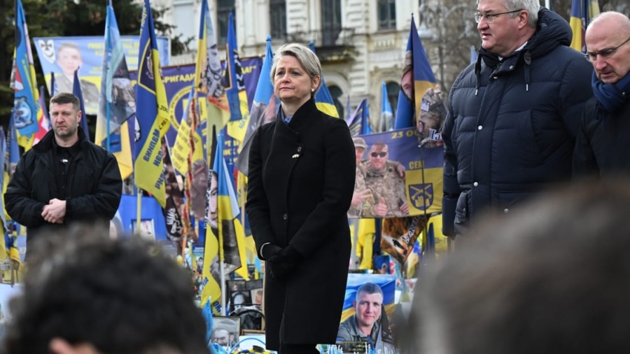 Συνεχίζει τα «άσφαιρα» πυρά η Βρετανία - Παλεύει να ρίξει την οικονομία της Ρωσίας με κυρώσεις - χάδι