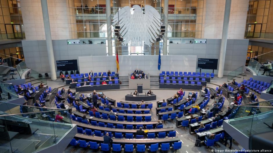 Γερμανία: Η Bundestag αποφασίζει για την πρόωση αποπληρωμή ελληνικού χρέους 3,3 δισ. στο ΔΝΤ