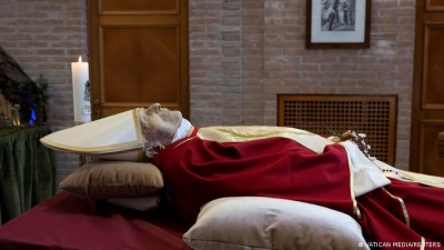 SZ: Πάπας Βενέδικτος, ένας άνθρωπος