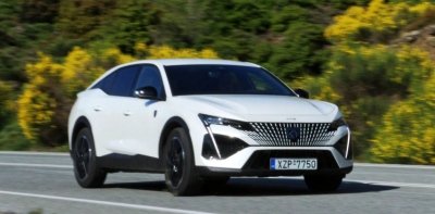 Δοκιμάζουμε το ελκυστικό Peugeot 408 με τους 225 ίππους