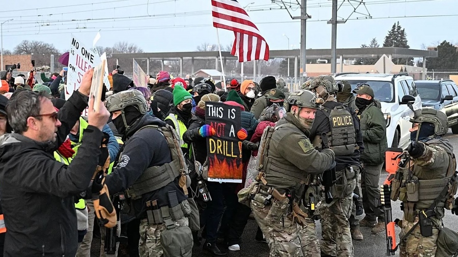 Χάος στις ΗΠΑ - Εκτός ελέγχου οι διαδηλώσεις στη Minnesota, ο Trump απειλεί με το Νόμο περί Εξέγερσης