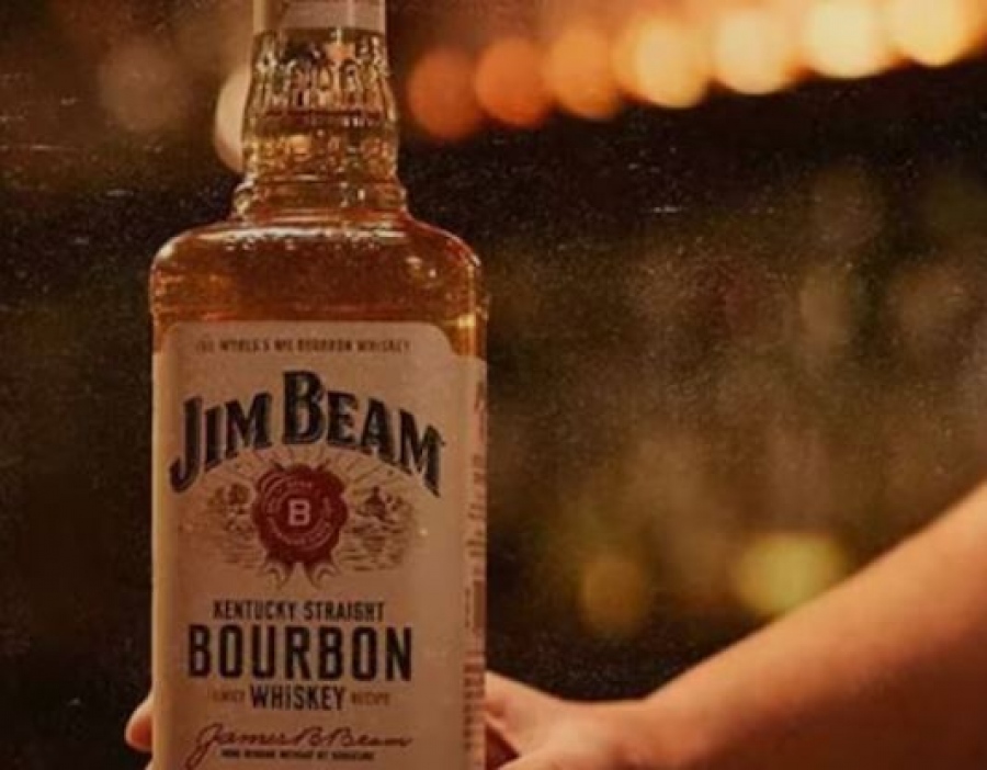 Αναστολή παραγωγής στο ουίσκι Jim Beam για έναν χρόνο λόγω υψηλών δασμών και χαμηλής ζήτησης
