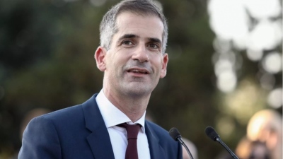 Το Μαξίμου δεν θέλει Μπακογιάννη στον Δήμο Αθηναίων, θέλει να τον κατεβάσει στη Βουλή για να «διώξει» τη Ντόρα…