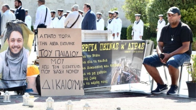 Ξεκίνησε απεργία πείνας και δίψας πατέρας θύματος των Τεμπών – «Θα μείνω μέχρι τέλους»