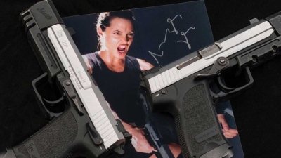 Το ζευγάρι πιστολιών USP Match της Lara Croft