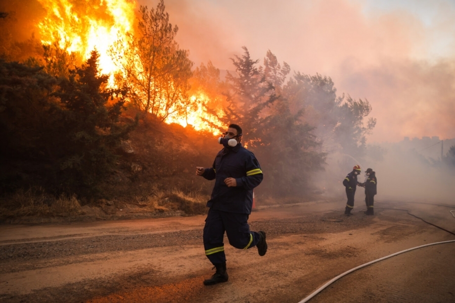 Πύρινος εφιάλτης σε Ηλεία, Έβρο και Λέσβο, καίγονται σπίτια - Νέες εκκενώσεις μέσω 112 -  Δραματική η κατάσταση στη Δαδιά