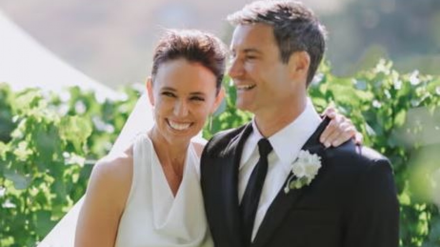 Νέα Ζηλανδία: Η πρώην πρωθυπουργός  Jacinda Ardern παντρεύτηκε με τον επί χρόνια σύντροφό της Clarke Gayford