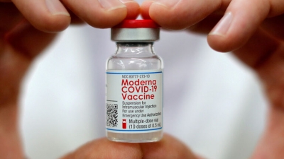 Moderna: Η ενισχυτική δόση του εμβολίου για τον κορωνοϊό προστατεύει από την Omicron
