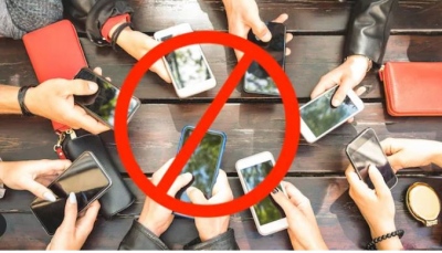 Γάλλοι εναντίον smartphones: Πρωτοποριακό δημοψήφισμα απαγορεύει την δημόσια χρήση τους - Τι προβλέπεται για τους παραβάτες