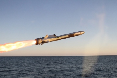 Το Πολεμικό Ναυτικό των ΗΠΑ δαπάνησε 400 εκατομμύρια δολάρια σε... έξι μήνες για να αναχαιτίσει πυραύλους της Υεμένης