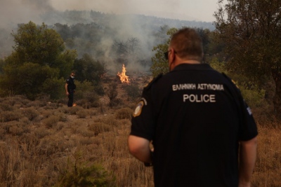 Ρόδος: Πάνω από 150 αστυνομικοί συνδράμουν το έργο αντιμετώπισης της καταστροφικής πυρκαγιάς
