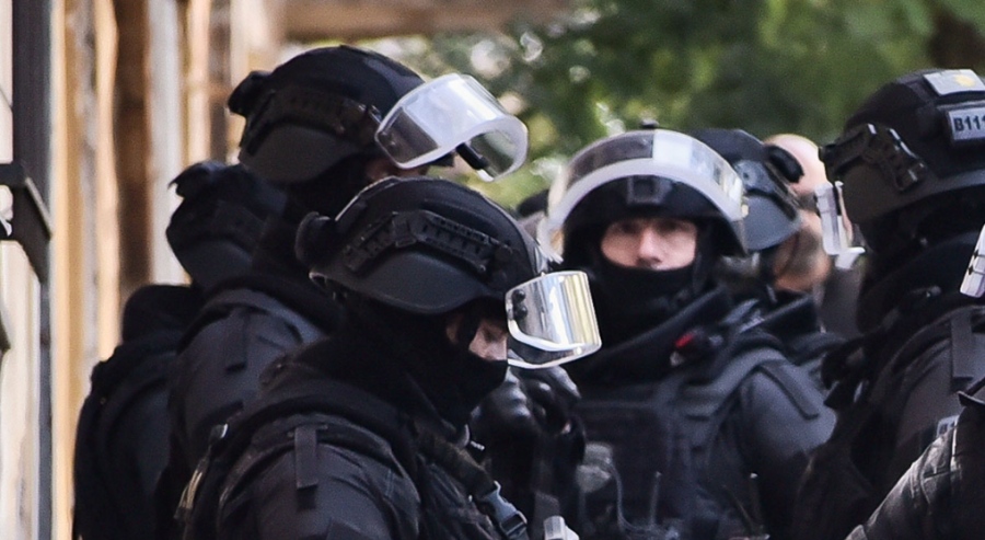 Αστυνομικός συνελήφθη για κύκλωμα διακίνησης ναρκωτικών - Οι καταθέσεις 600.000 ευρώ και τα... «κουτσό», «σομί», «κανταΐφι»