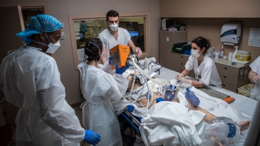 Γαλλία: Ξεπέρασαν τις 100.000 οι θάνατοι λόγω Cοvid-10 – Επιτάχυνση εμβολιασμών σε γηροκομεία