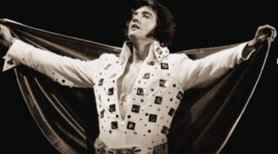 Λευκή ολόσωμη φόρμα του Elvis Presley πωλήθηκε πάνω από 1 εκατ. δολάρια
