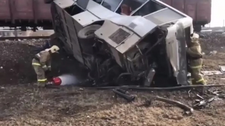 Ρωσία: Τουλάχιστον οκτώ νεκροί από τη σύγκρουση επιβατικής αμαξοστοιχίας με λεωφορείο