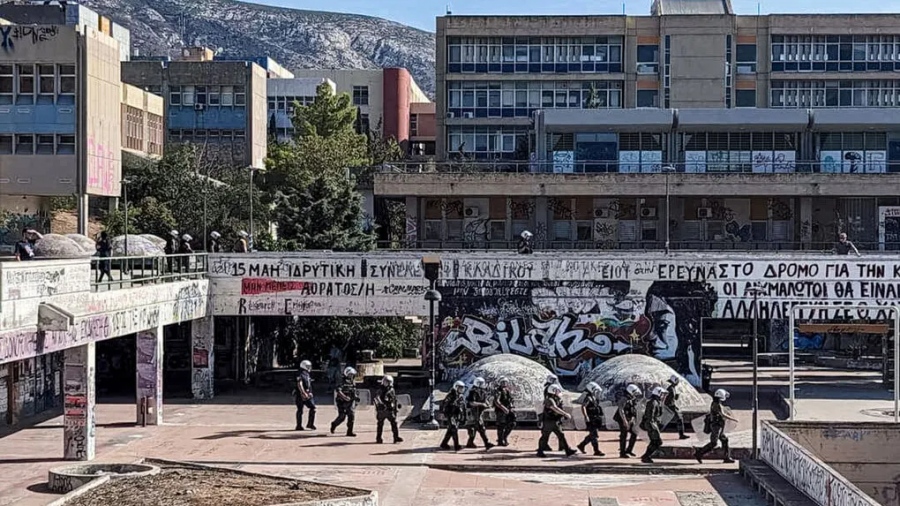Επεισόδια στου Ζωγράφου: Κουκουλοφόροι εισέβαλαν στην Πολυτεχνειούπολη - Χτύπησαν γυναίκα υπάλληλο