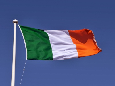 ΕΕ: Σημαντική βελτίωση στα δημοσιονομικά της Ιρλανδίας – Ικανοποιητική μείωση των NPLs