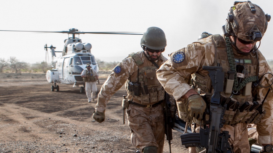 Guardian: Η Ευρώπη δεν έχει καμία πιθανότητα να συγκρατήσει από μόνη της τη Ρωσία