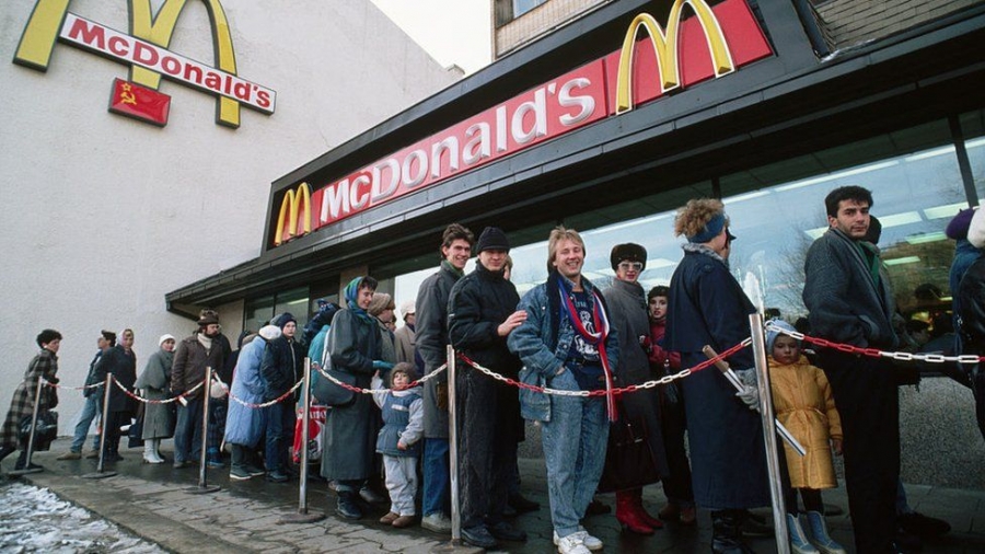 Η «επιτυχία» των κυρώσεων: Η McDonald's έχασε 1,2 δισεκατομμύρια δολ. ως αποτέλεσμα της εξόδου από τη Ρωσία