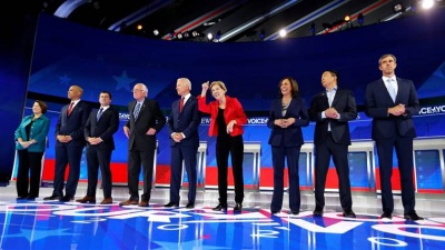 ΗΠΑ: Οι 3 επικρατέστεροι για το χρίσμα των Δημοκρατικών στο ίδιο debate – «Απασφάλισαν» Biden και Harris