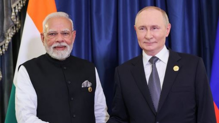 Bloomberg: Οι ευχές του Modi στον Putin για τα γενέθλιά του φέρνει σε δύσκολη θέση τον Keir Starmer