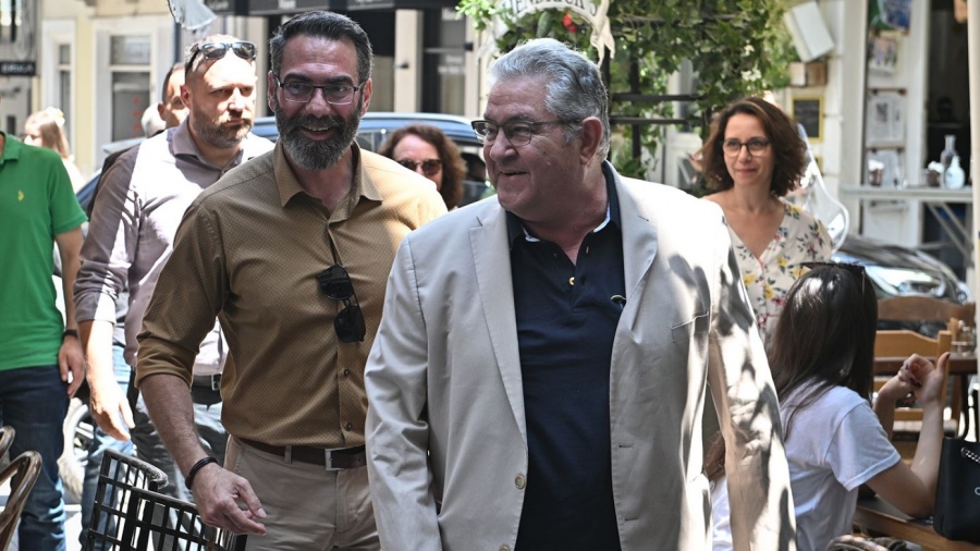 Στο κέντρο της Αθήνας με υποψήφιους ευρωβουλευτές και στελέχη του ΚΚΕ ο Κουτσούμπας: Σήμερα χαλαρά