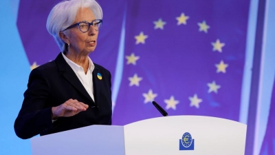 Συναγερμός στην ΕΚΤ - Στο τραπέζι το «ακραίο σενάριο» για πληθωρισμό 6,3% - Σήμα Lagarde για αυξήσεις επιτοκίων