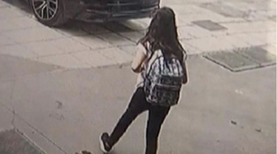 Απαγωγή Μαρκέλλας - Στα χέρια των αστυνομικών η «κοκκινομάλλα» που την άρπαξε