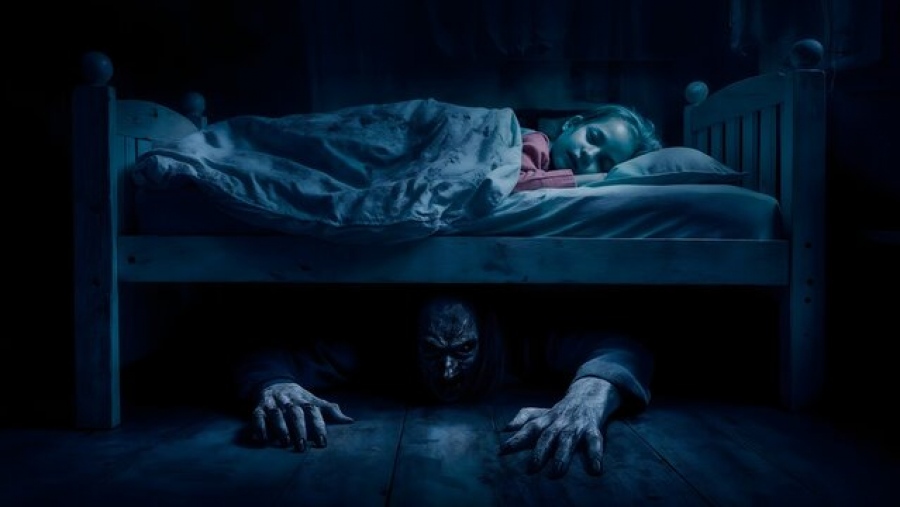 Εφιάλτης κάτω από την κούνια - Μωρό αποκάλυψε εισβολέα στο σπίτι του σπαράζοντας για τον κρυμμένο... μπαμπούλα!