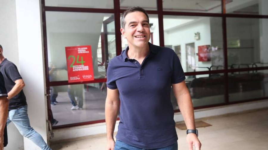 Ο διάλογος Τσίπρα με δημοσιογράφους: Ο Τσώρτσιλ, το βαλιτσάκι με τους κωδικούς των «πυρηνικών» και ο αγώνας ποδοσφαίρου