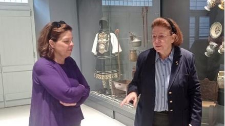 Στην Πλάκα η Μενδώνη - Στο Μουσείο Νεότερου Ελληνικού Πολιτισμού που ανοίγει τις πύλες του μέχρι το τέλος του 2023