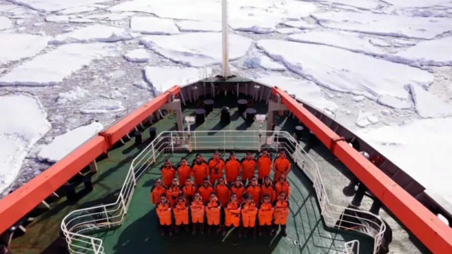 Ανεβαίνει το θερμόμετρο στην Αρκτική - Στόλος κινεζικών παγοθραυστικών πλησιάζει την Αλάσκα - Συναγερμός στην ακτοφυλακή των ΗΠΑ