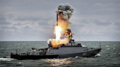 Σοκ και δέος: Τρόμος στους Ουκρανούς από τη ρωσική φρεγάτα «Admiral Makarov» με τους φονικούς πυραύλους «Kalibr»