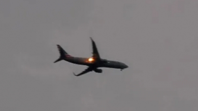 Τρόμος στον αέρα για αεροπλάνο της American Airlines: Στις φλόγες μετά από χτύπημα πουλιού