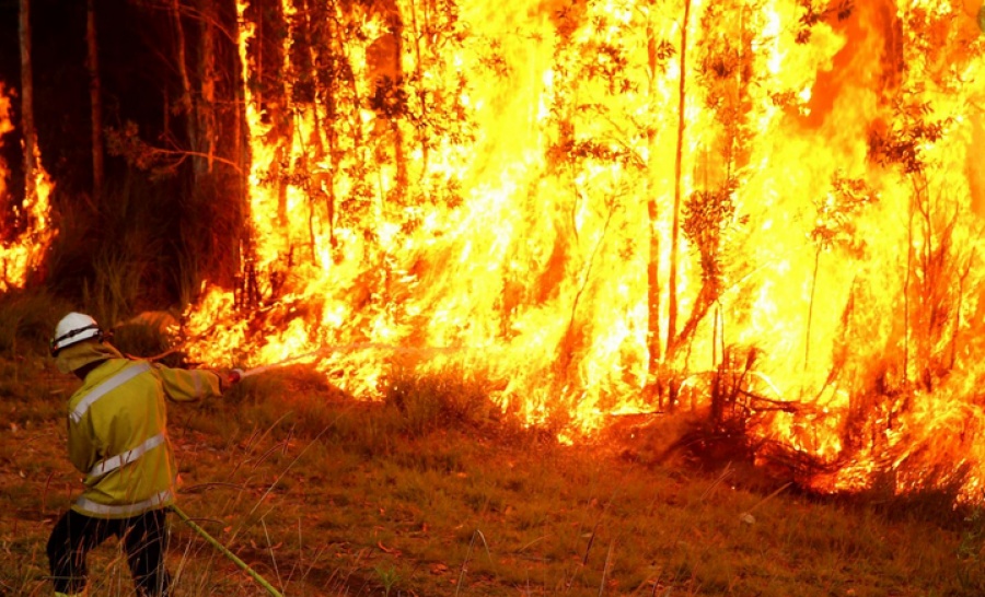 Αυστραλία: Συνεχίζουν να δίνουν  μάχη με τις πυρκαγιές οι πυροσβέστες