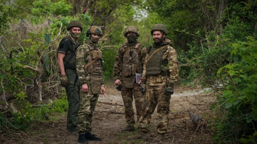 Σοκάρει Ρώσος πιλότος που αιχμαλωτίστηκε από τους Ουκρανούς: «Oι σαδιστές με ξυλοκόπησαν βάναυσα και με άφησαν πεινασμένο»