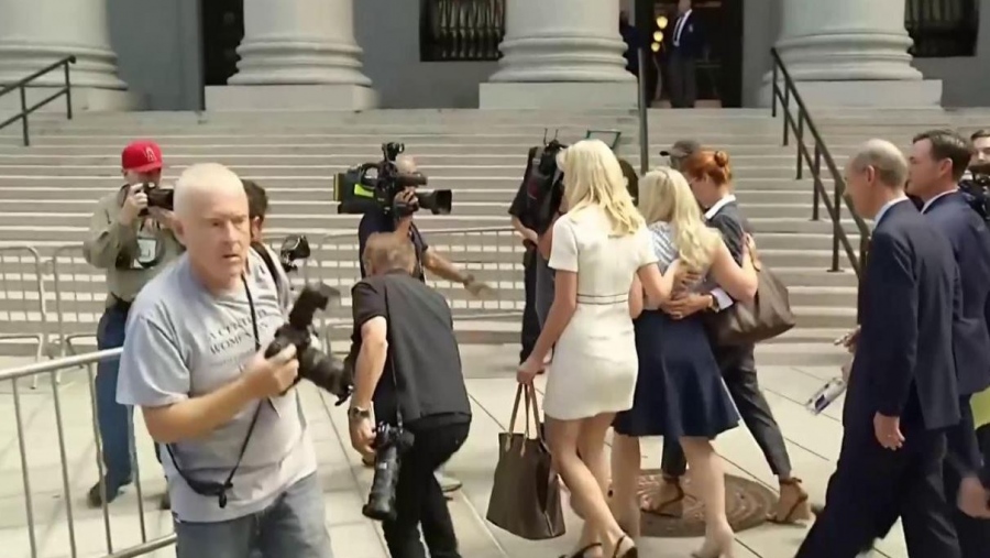 Παγκόσμιος σάλος - Πασίγνωστος πρωθυπουργός κατηγορείται για άγριο βιασμό 19χρονης κοπέλας