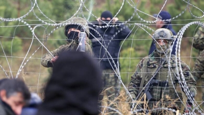 Λευκορωσία: Υβριδικός πόλεμος με όπλο μετανάστες - Κλείνει συνοριακά περάσματα η Πολωνία