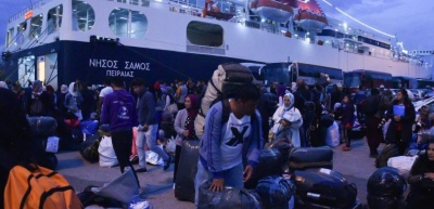 Στον Πειραιά 99 πρόσφυγες και μετανάστες από νησιά του Αιγαίου – Θα μεταφερθούν σε δομές φιλοξενίας