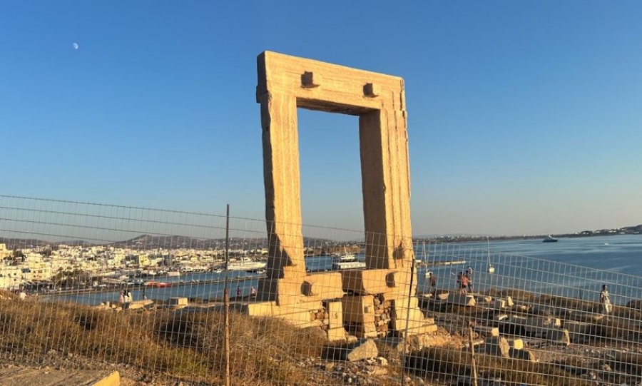 Νάξος: Συλλήψεις για το συρματόπλεγμα στην Πορτάρα μετά από καταγγελία του δημάρχου