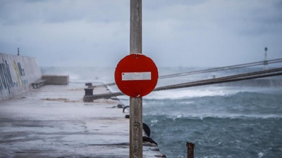 Απαγορευτικό απόπλου εξαιτίας των θυελλωδών ανέμων – Τα λιμάνια που παραμένουν δεμένα τα πλοία