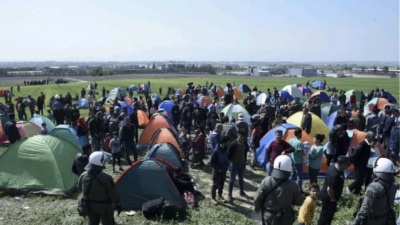 Αδειάζει ο άτυπος καταυλισμός προσφύγων στα Διαβατά - Τρεις συλλήψεις από την αστυνομία