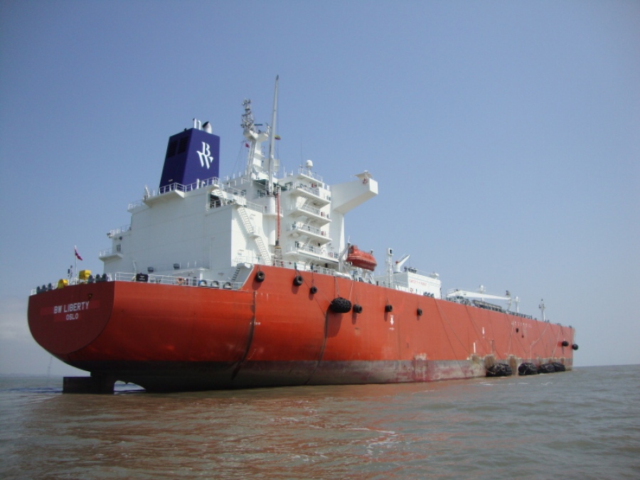 Το Ιράν χτύπησε τεράστιο πλοίο μεταφοράς LPG στο Hormuz - Ξέσπασε μεγάλη πυρκαγιά, ευθείες απειλές κατά ΗΠΑ