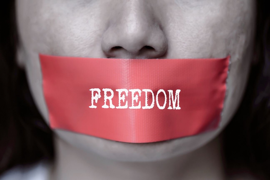 Οι κυβερνήσεις εκμεταλλεύτηκαν την πανδημία για να φιμώσουν την ελεύθερη έκφραση - Κύμα παραπληροφόρησης