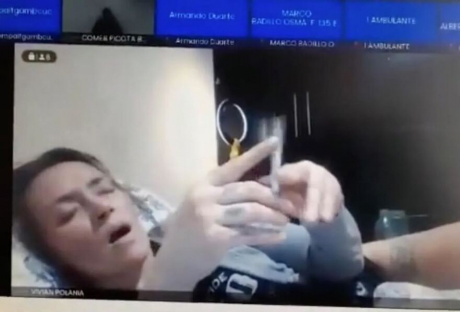 Κολομβία: Δικαστής εμφανίστηκε... ημίγυμνη σε συνεδρίαση