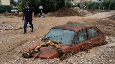 Εικόνες βιβλικής καταστροφής: Λασπόνερα και απελπισία σε Εύβοια, Βόλο - Ξανά στο κόκκινο η στάθμη του Ενιπέα και του Πηνειού