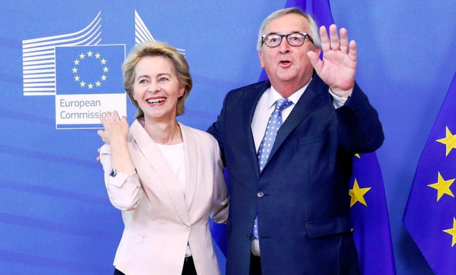 Juncker: Η Von der Leyen κι εγώ είμαστε... σαν τους δύο Πάπες στο Βατικανό
