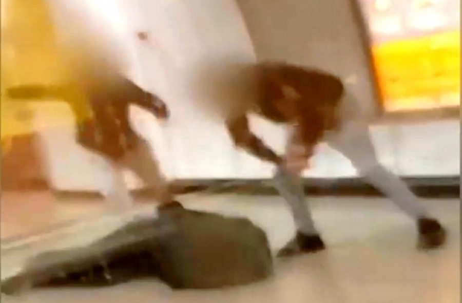 Σοκάρει ο σταθμάρχης για τον ξυλοδαρμό: Με χτυπούσαν απανωτά με γροθιές και κλωτσιές